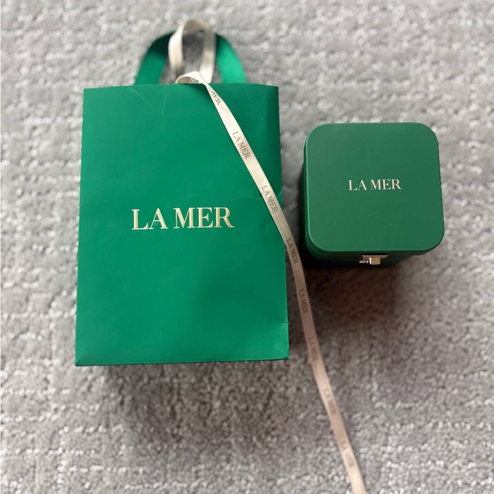 La Mer Empty Metal Gift Box With Gold Clasp and Shopping Bag and Ribbon